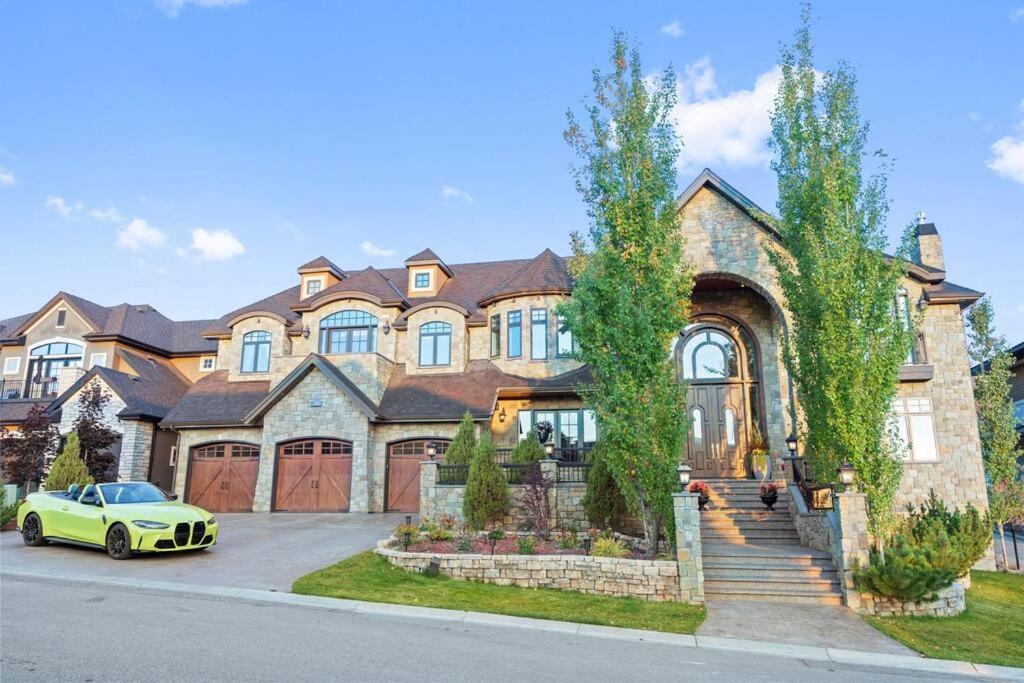 French Chateau W/Swim Spa & Theatre: 11,700 Sqft YYC Exterior foto