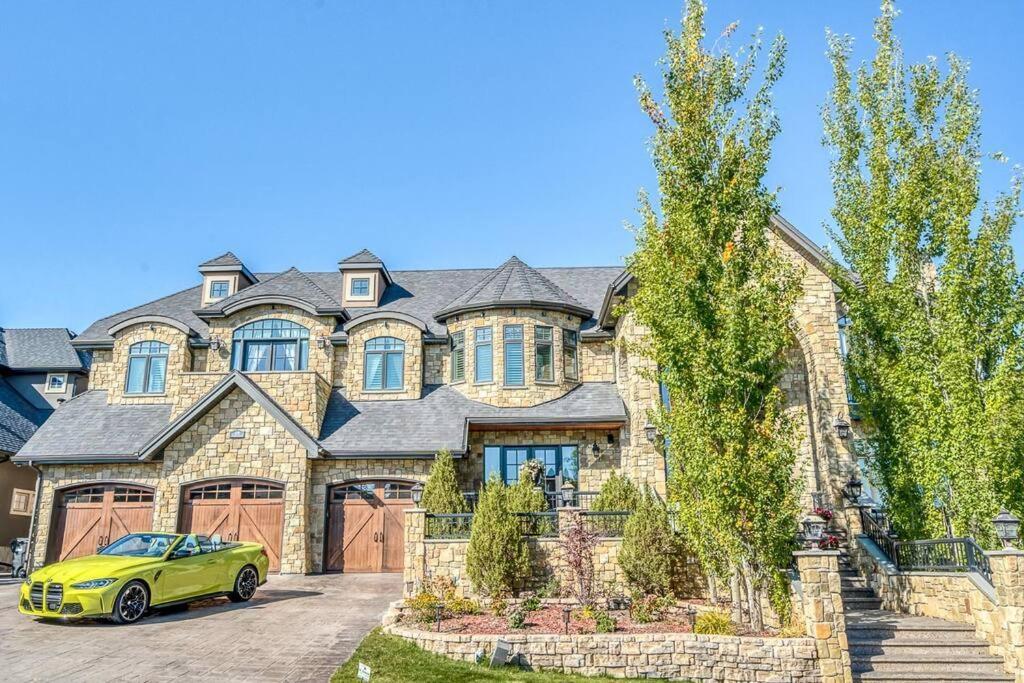 French Chateau W/Swim Spa & Theatre: 11,700 Sqft YYC Exterior foto